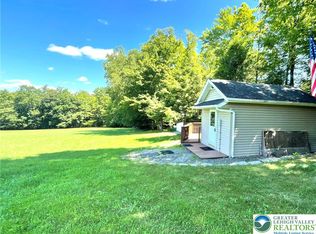 439 Butternut Rd, Newfoundland, PA 18445