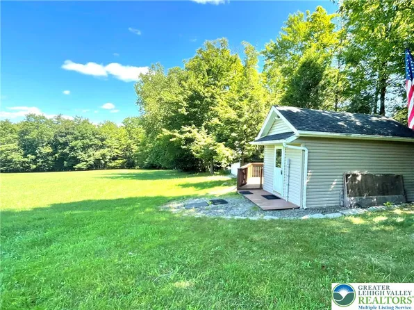 439 Butternut Rd, Newfoundland, PA 18445
