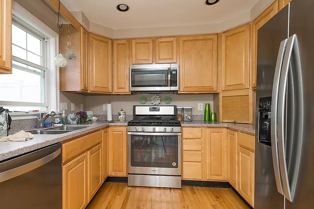 2 bed, 1.5 bath, 1680 sqft, $3,100 — Photo 3