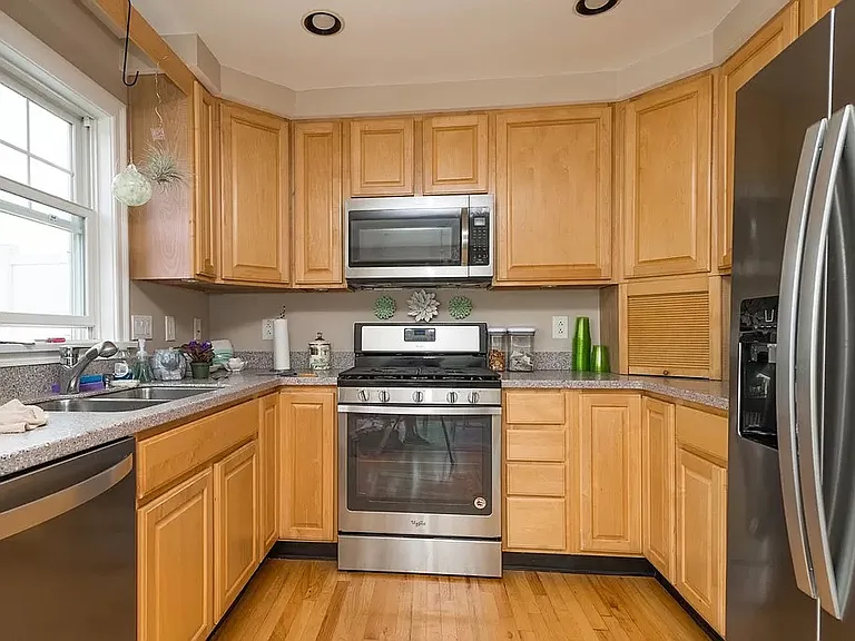 11 Short St #11 — Photo 3