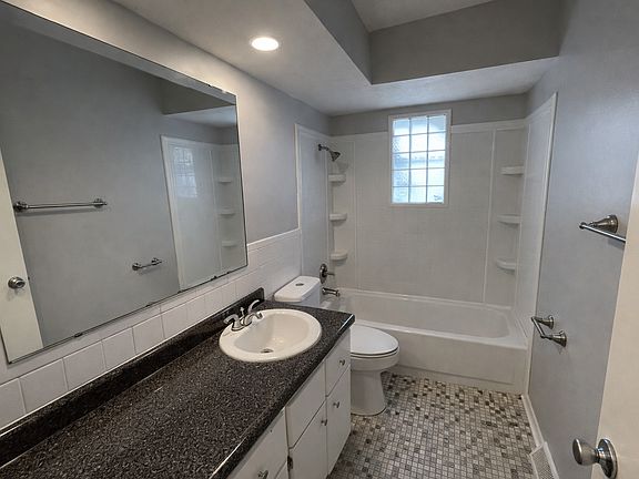 5th image of 1349 E Elm St #1349