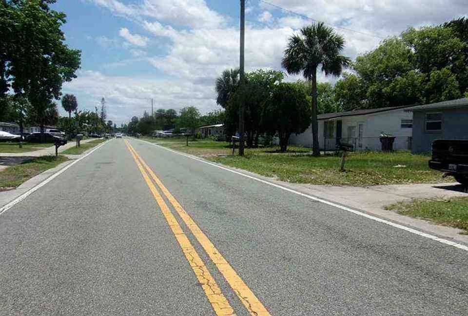 Exterior Neighborhood (street photo)