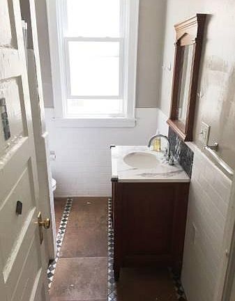 5th image of 117 Loring Ave Uppr #