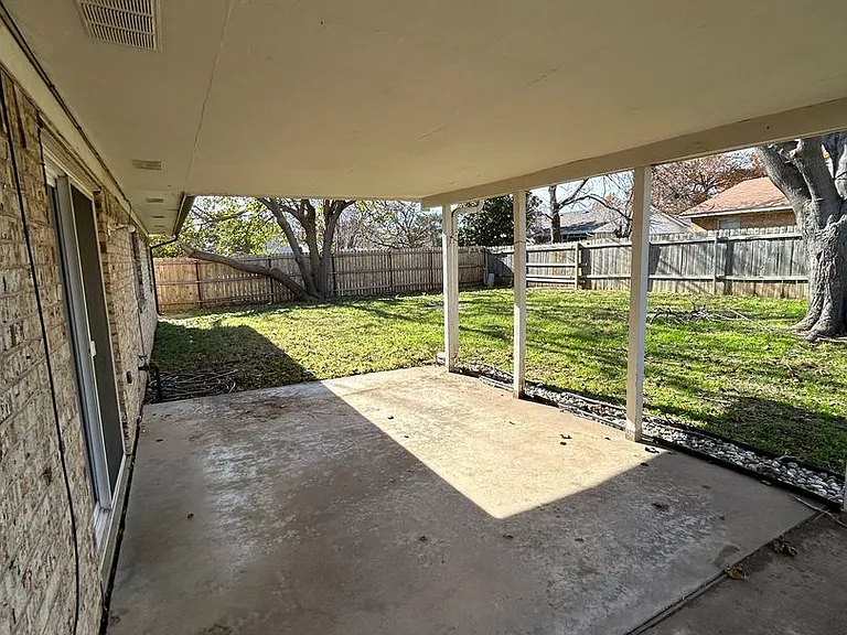 2304 NW 75th St — Photo 30