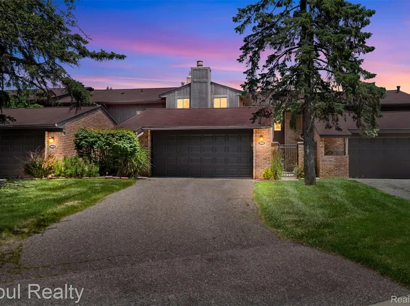3961 Chablis St, West Bloomfield, MI 48323