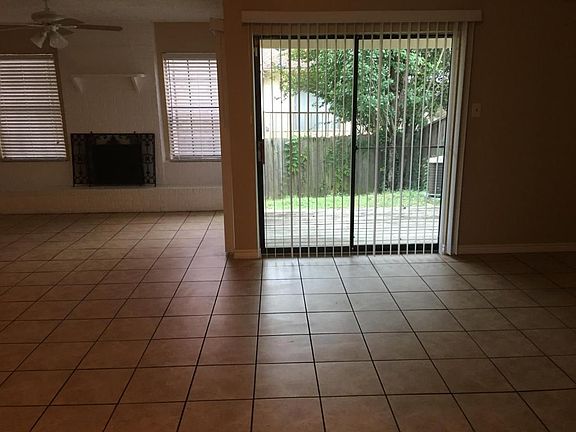 3rd image of 818 Saint Andrews Ct