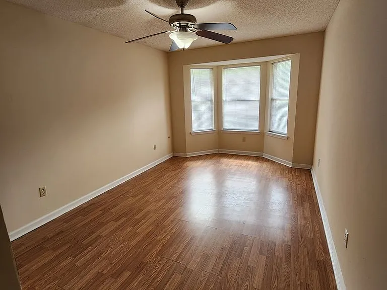 906 Rice Ct — Photo 9