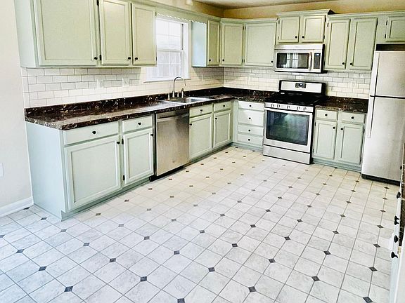 3rd image of 11236 Cristins Cir