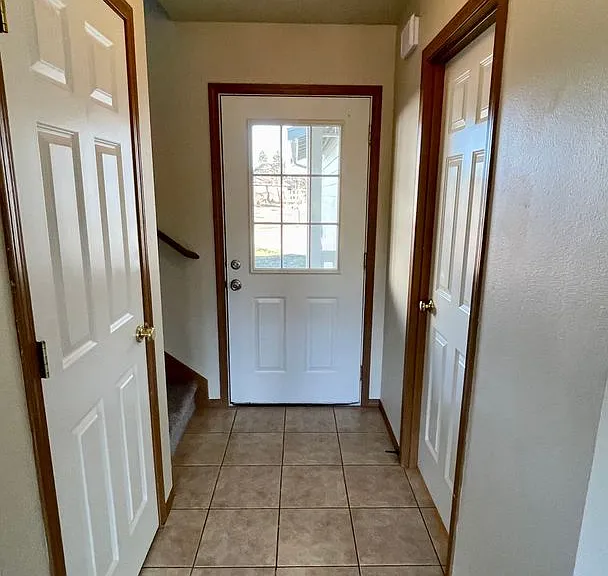 725-727 Crystal Springs Rd NW — Photo 3