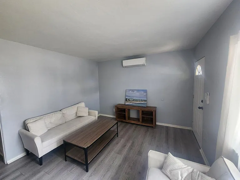 2943 Talbot St — Photo 4