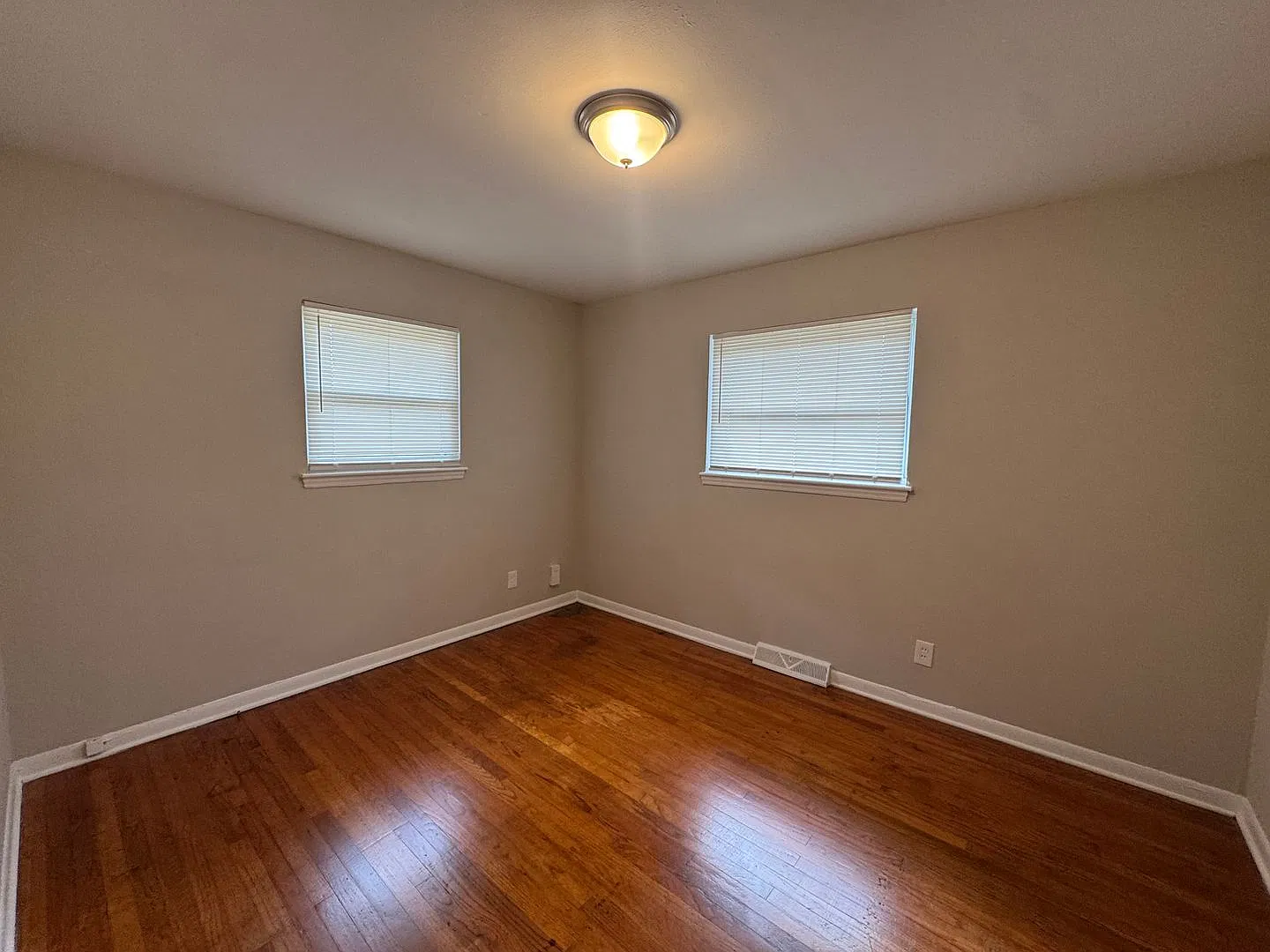 Taylor Street 2313 — Photo 3