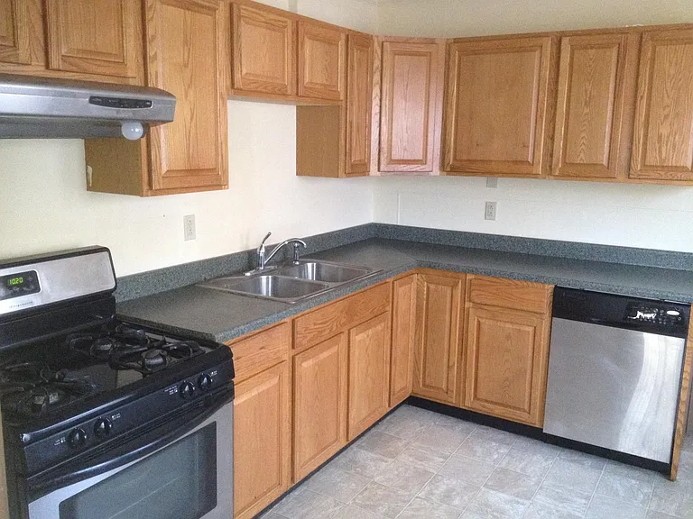 721 W 9th St — Photo 2