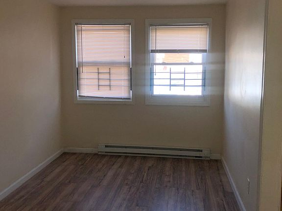 3rd image of 120 Littleton Ave APT 2