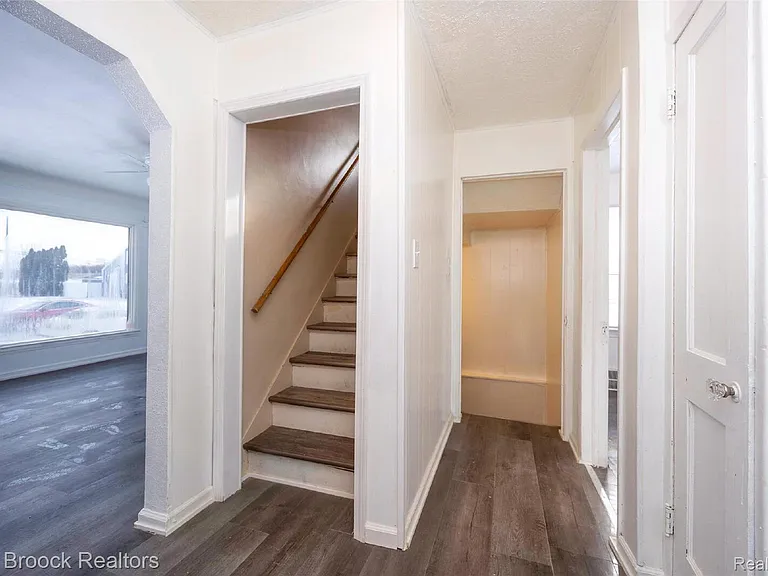20059 Bloom St — Photo 18
