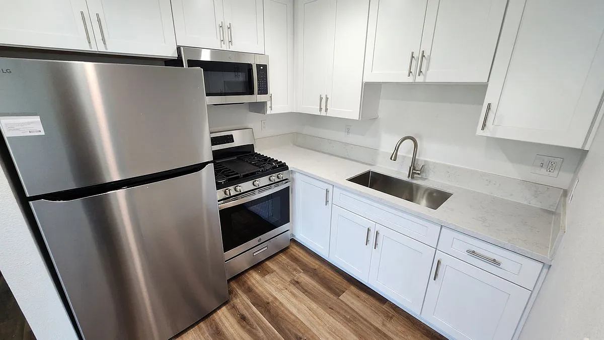 2 bed, 1.0 bath, 720 sqft, $3,150 — Photo 2