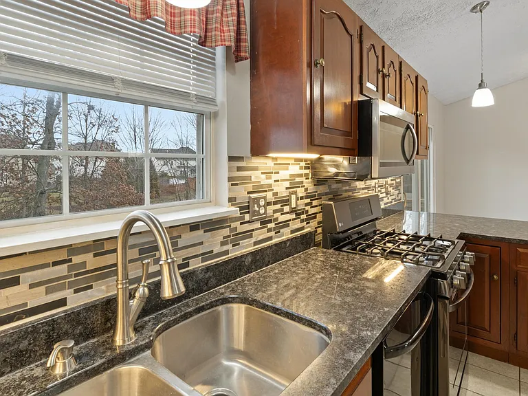 359 Montgomery Cir — Photo 27