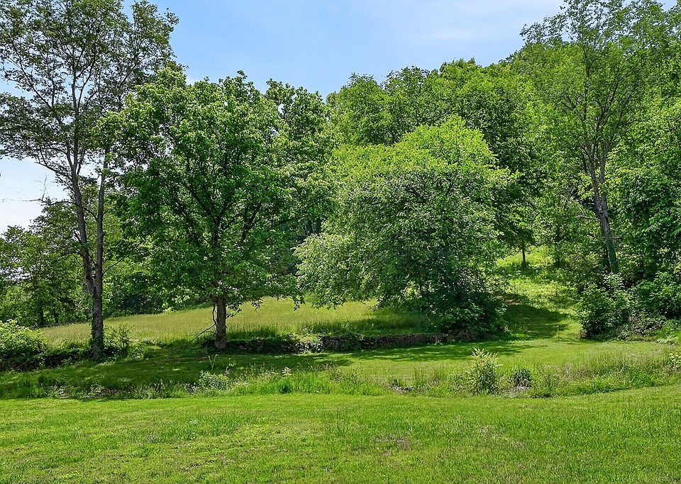 31st image of 181 Tinsley Ln