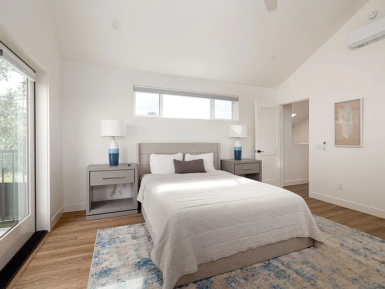 2852 Wyandotte Ave — Photo 15