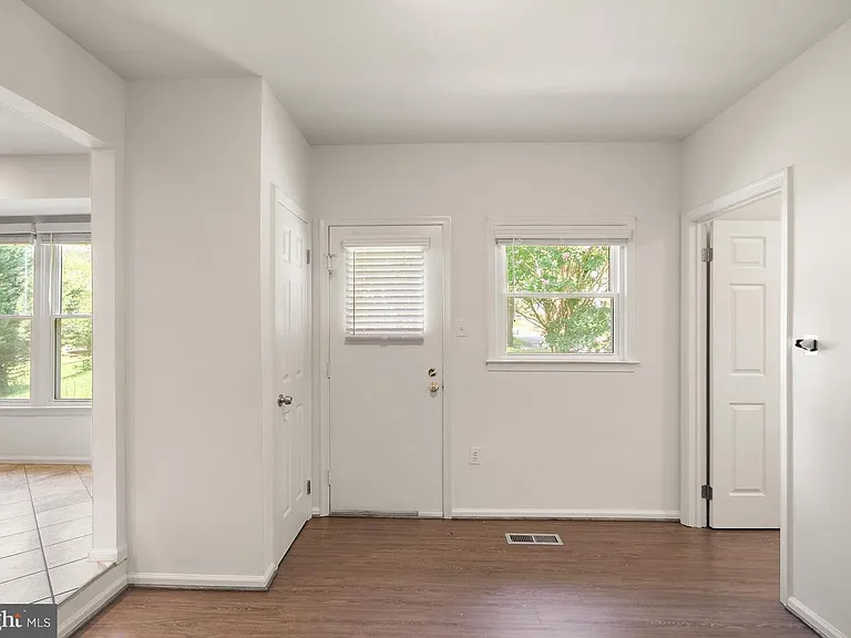 8902 Huxley Ct — Photo 35