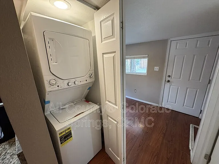 822 S Logan Ave — Photo 9