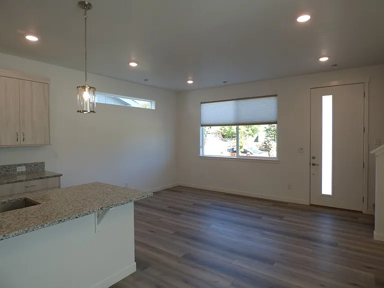 1039 Spartan Ave — Photo 5