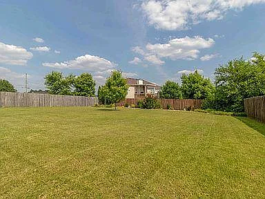 243 Harold Dr — Photo 2