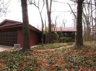 1305 Wildwood Ln, Mahomet, IL 61853