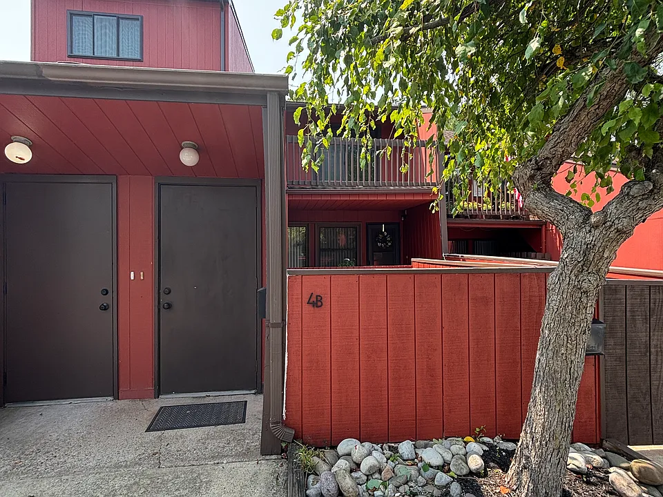 4 B Darien Way Vlg #2