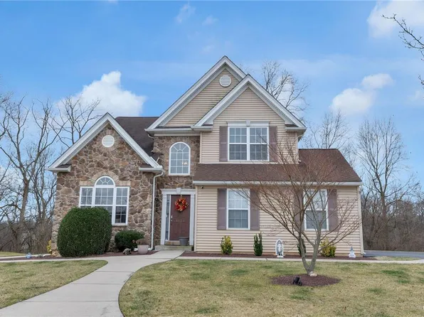 4130 Redbud Dr E, Whitehall, PA 18052