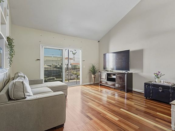 4th image of 300 Roanoke Rd APT 14