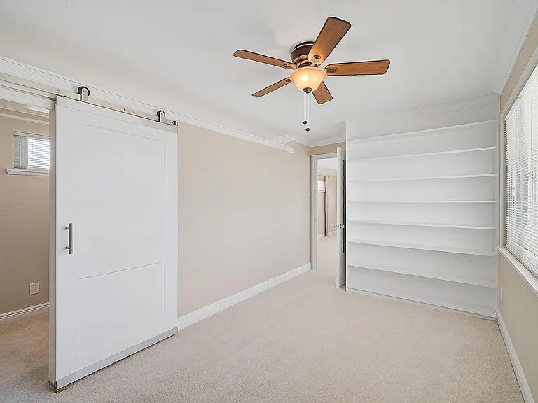 Office & walk-in closet