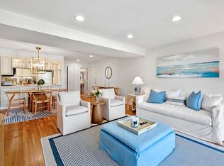 2 Brackett Pl APT B, Marblehead, MA 01945