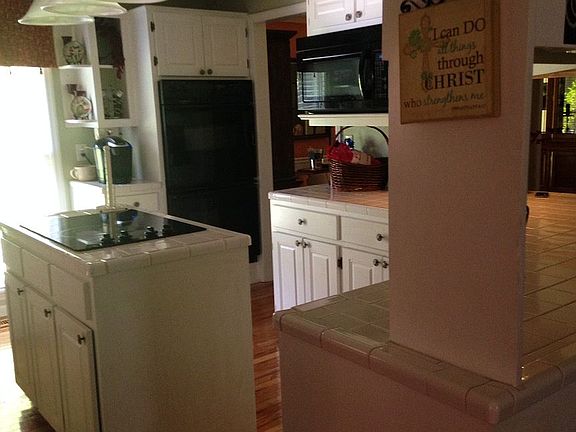 Main kitchen, double ovens