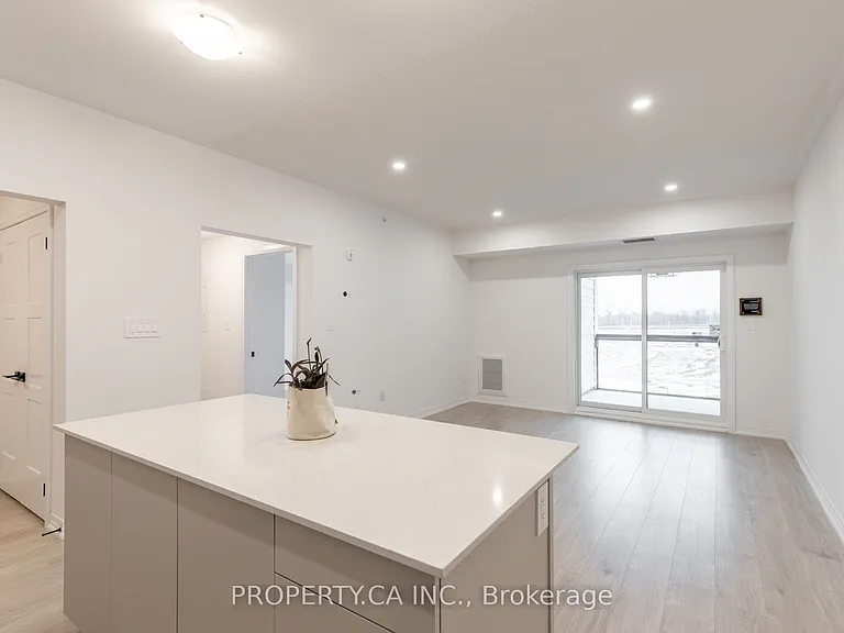 15 Kneeshaw Dr #205 — Photo 8