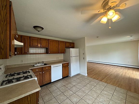 4th image of 70 Edgelawn Ave