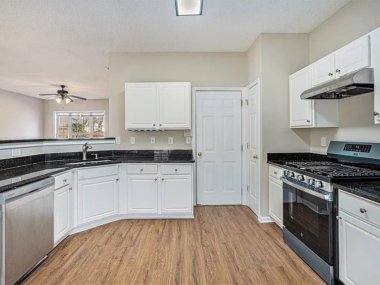 2894 Regent Walk Dr — Photo 9