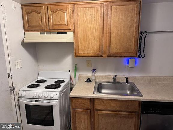 5th image of 1408 Perry Pl NW