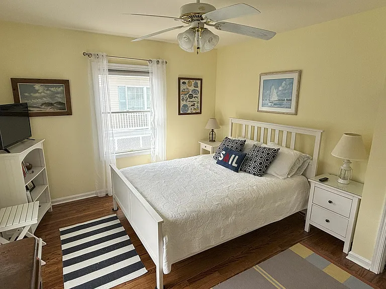Fourth Bedroom- Queen Bed