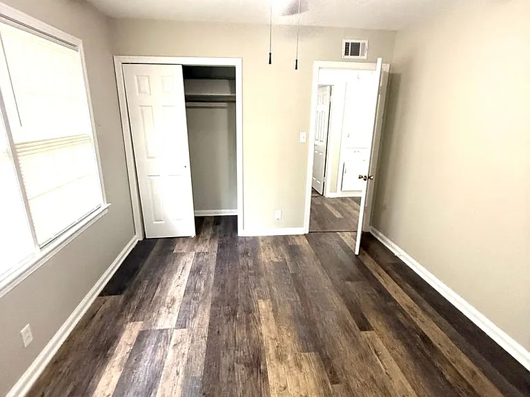 2726 Green Oaks Dr — Photo 5