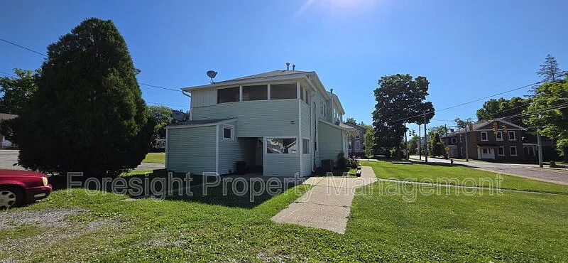 2 bed, 1.0 bath, 670 sqft, $995 — Photo 2