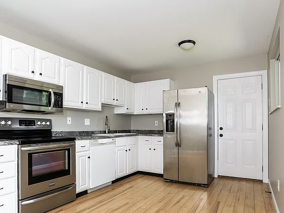 4th image of 26 Beckford Dr