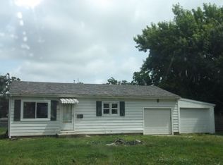 2003 Cleveland Ave, Charleston, IL 61920