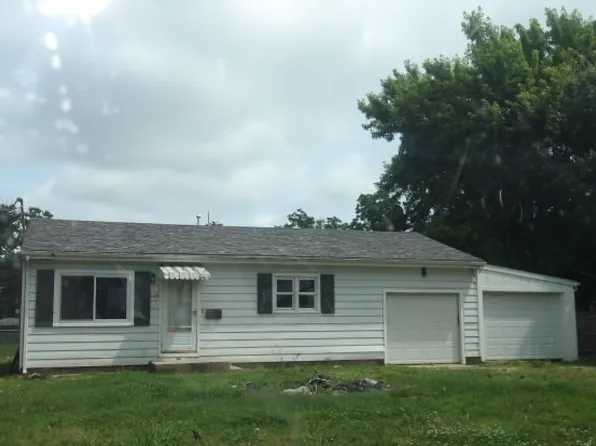 2003 Cleveland Ave, Charleston, IL 61920