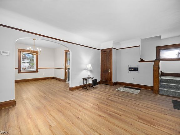 3rd image of 120 Longford Ave
