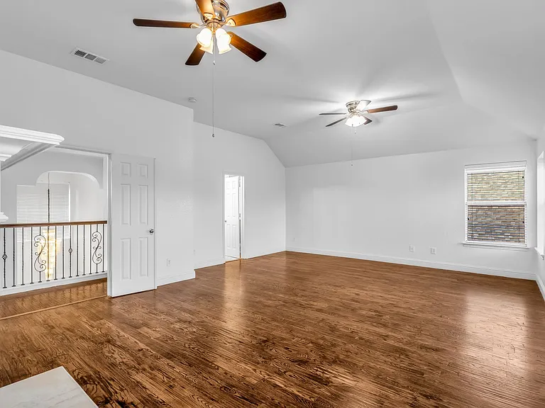3010 Lena Dr — Photo 28