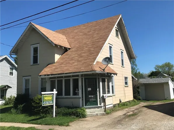 1909 Center St, Erie, PA 16510