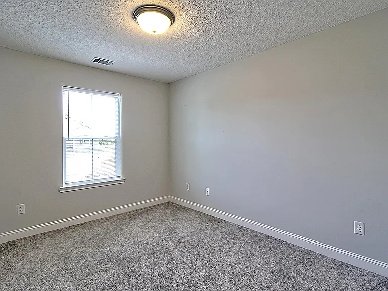 554 Fairview Cir — Photo 26