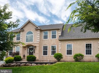 582 Championship Dr, Harleysville, PA 19438