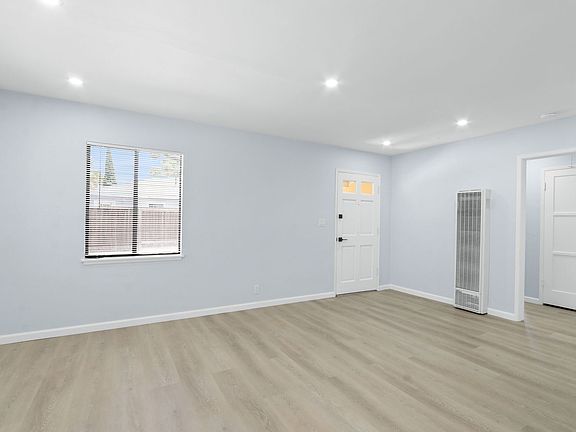5th image of 989 Arbor St