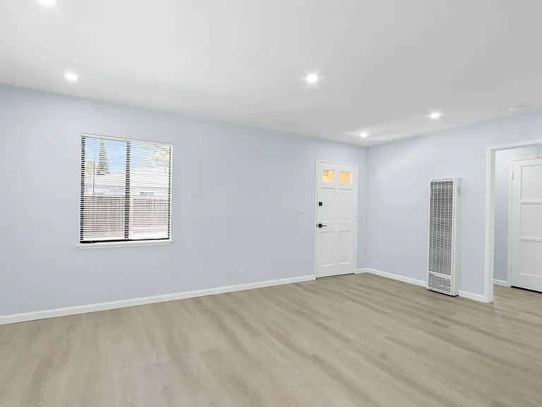 989 Arbor St — Photo 5